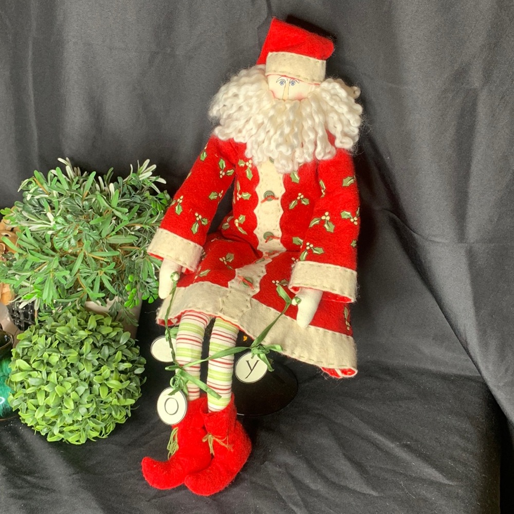 Tender Heart Treasures 2003 Hand painted and sewn large sitting felted Santa